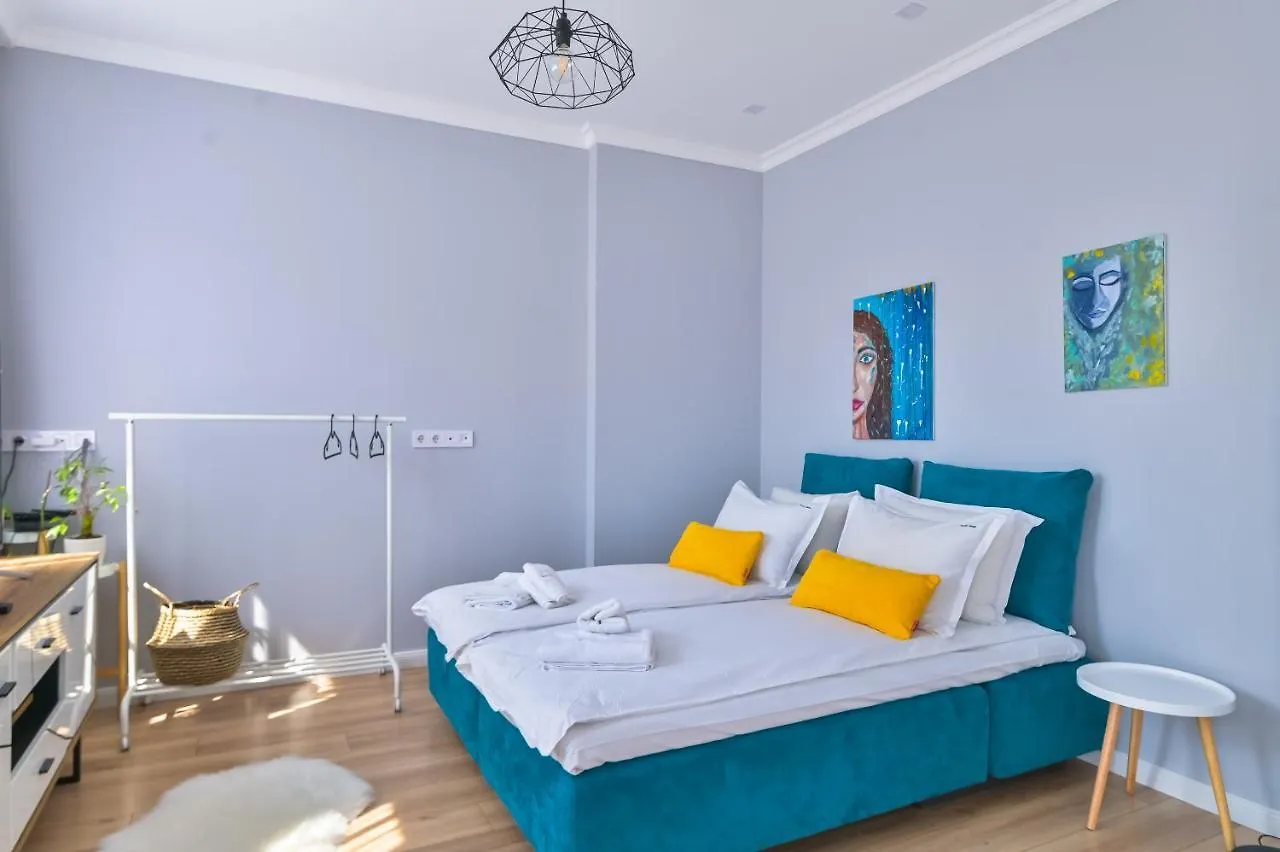 Contactos de - The Blue Apartment - 1Bd With Artistic Interior Design By Flat Mаnager